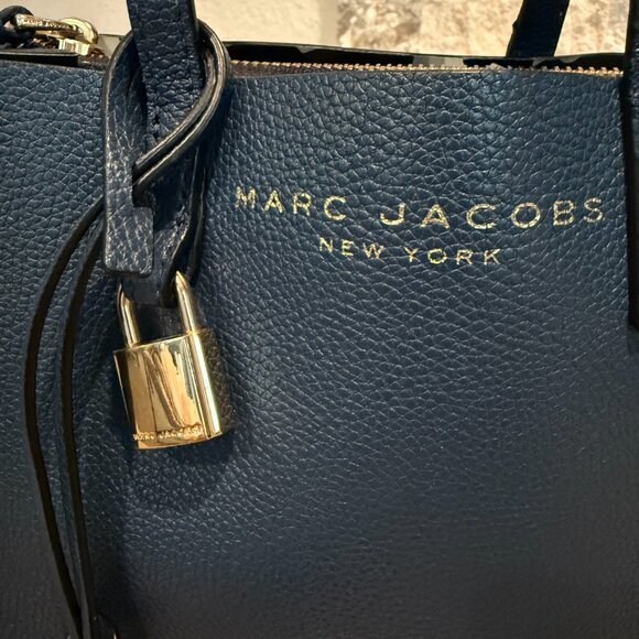 AUTH Marc Jacobs Mini Grind Tote Navy Pebbled Leather w/ Lock/Key Charms & COA - Picture 3 of 13